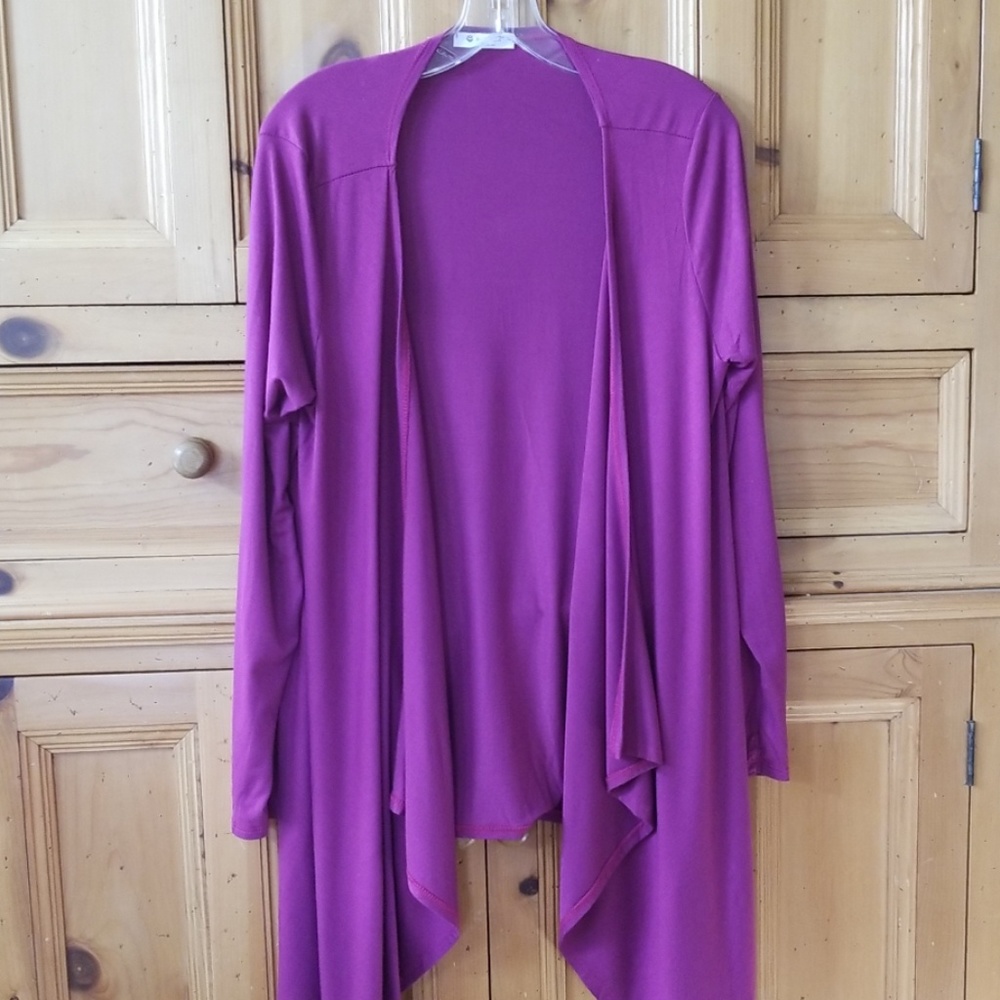 Soft BOMBOM purple flowy top.